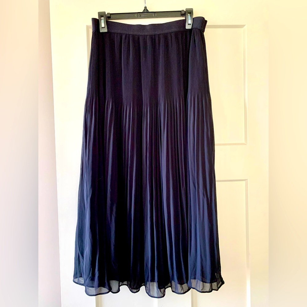 Women’s H&M lined skirt- Size L.
